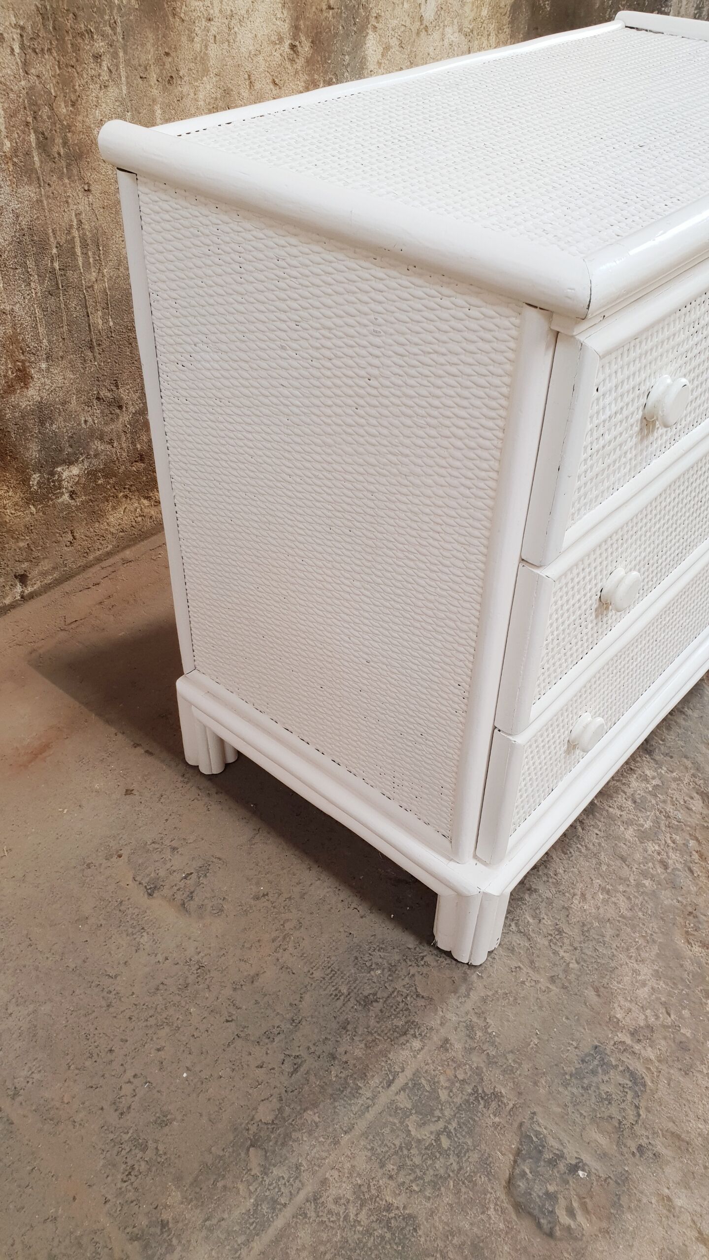 Commode vintage en rotin blanc