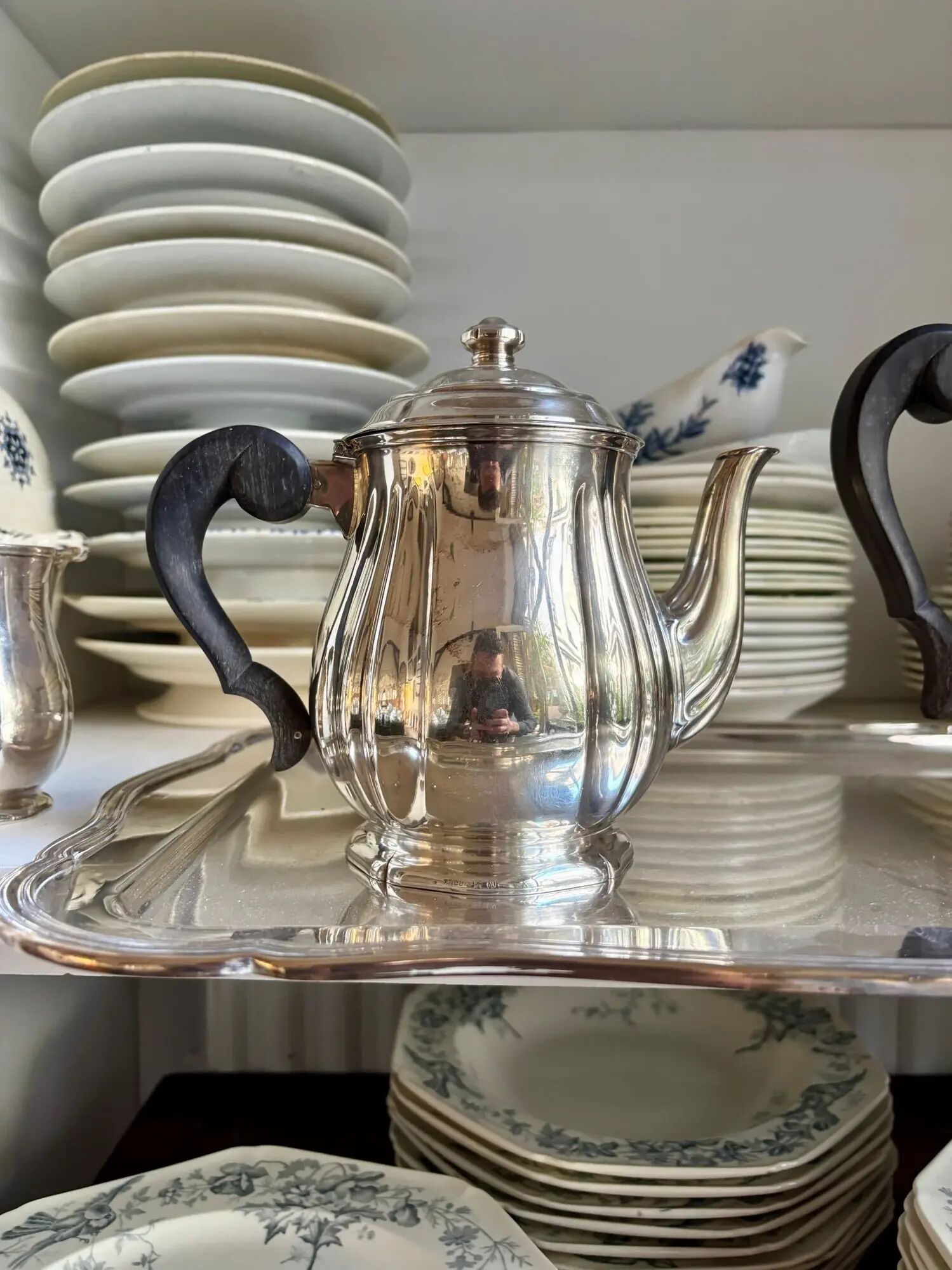 Ercuis 5-piece tea and coffee service in silver-plated metal.