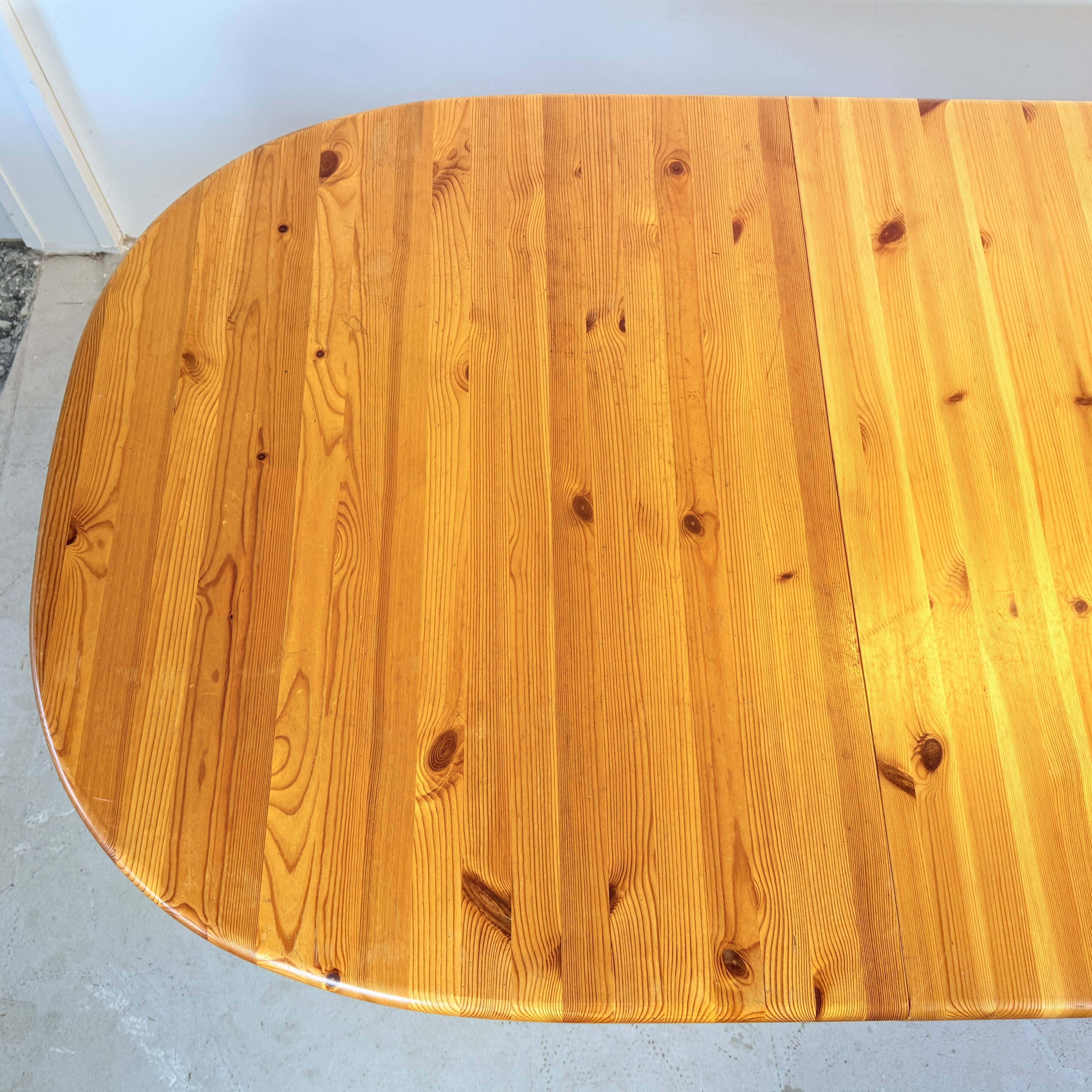 Vintage oval pine table with extendable top