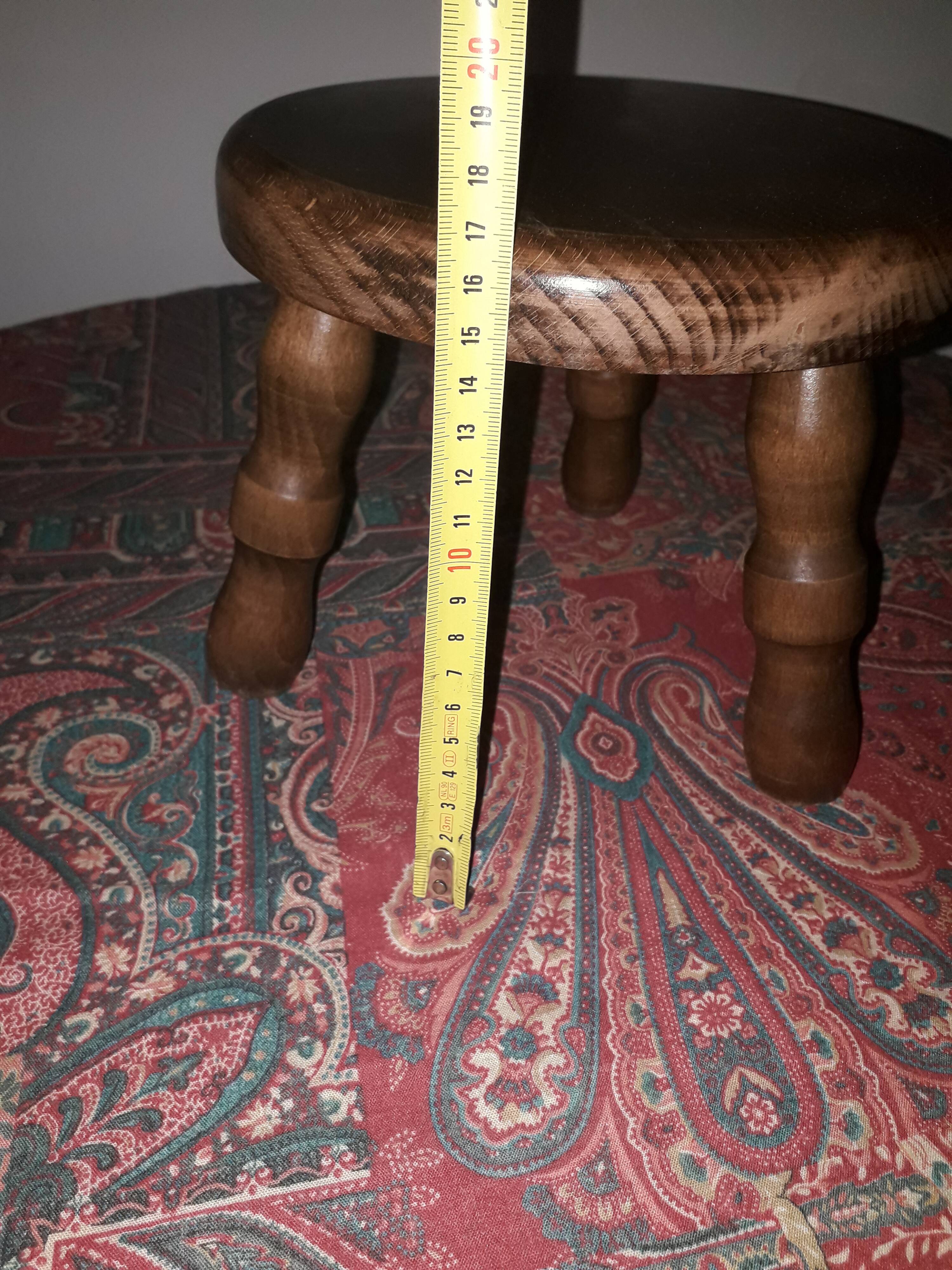 Petit tabouret à 3 pieds en chêne