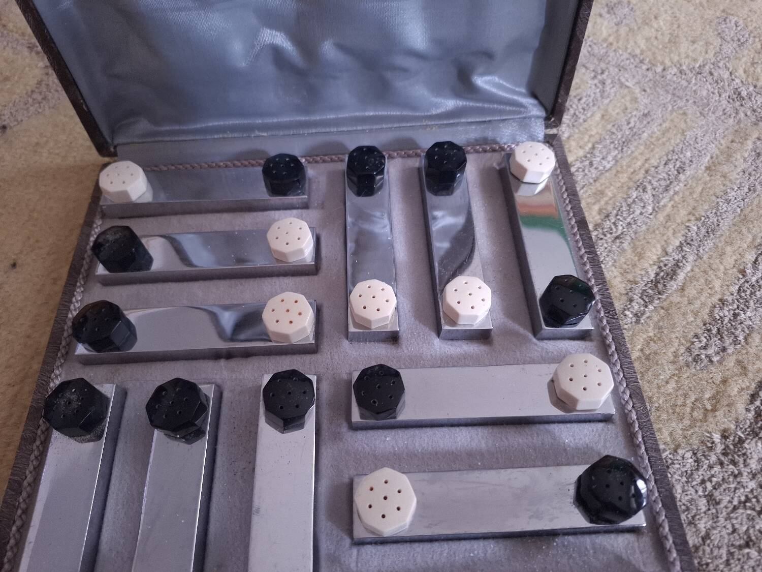 Box of 12 art deco knife holders (salt shaker, pepper shaker)