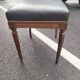 Tabouret repose pied ancien style Louis XVI dessus cuir