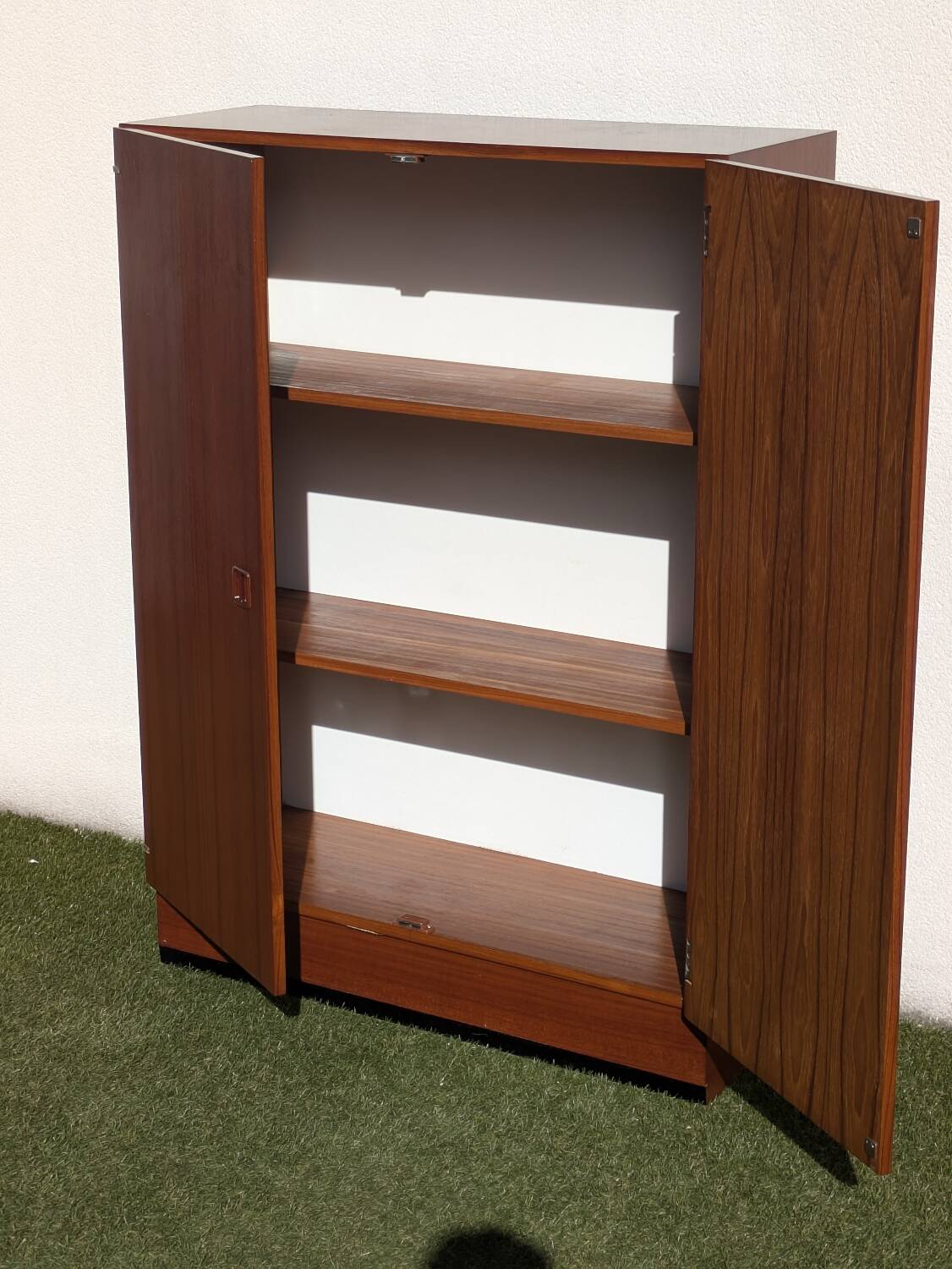 Vintage compact Scandinavian teak cabinet/sideboard, 1960s