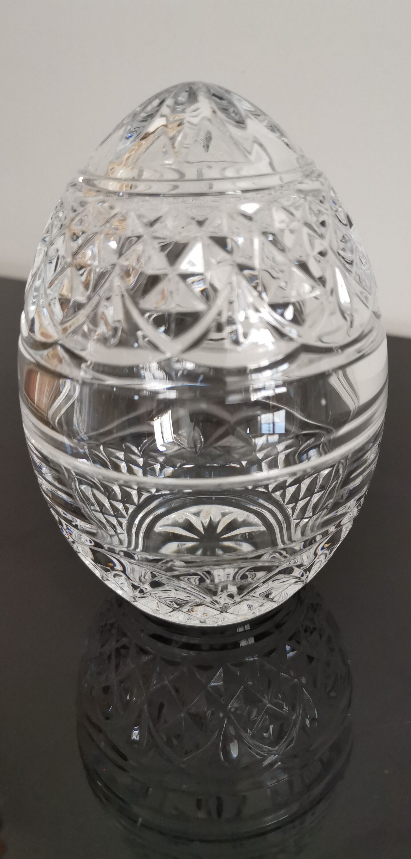 Old crystal drageoir/candy maker in the shape of an egg Cristal d'Arc
