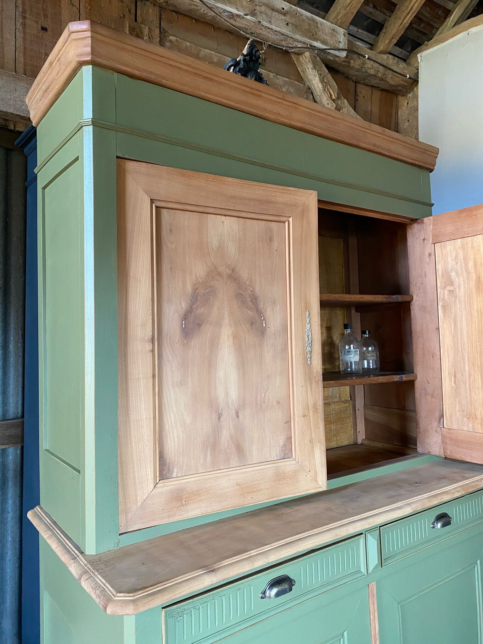 Buffet 2 body restyled in kaki