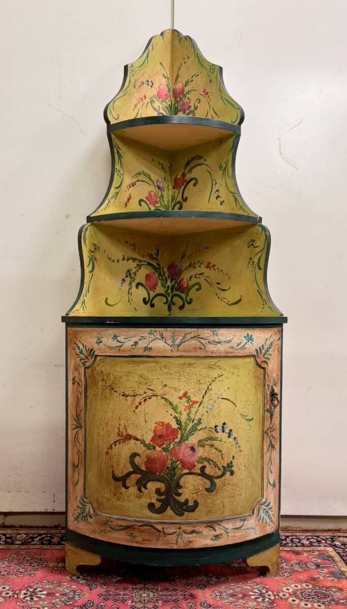 Louis XV style Venetian curved corner cupboard in lacquered wood