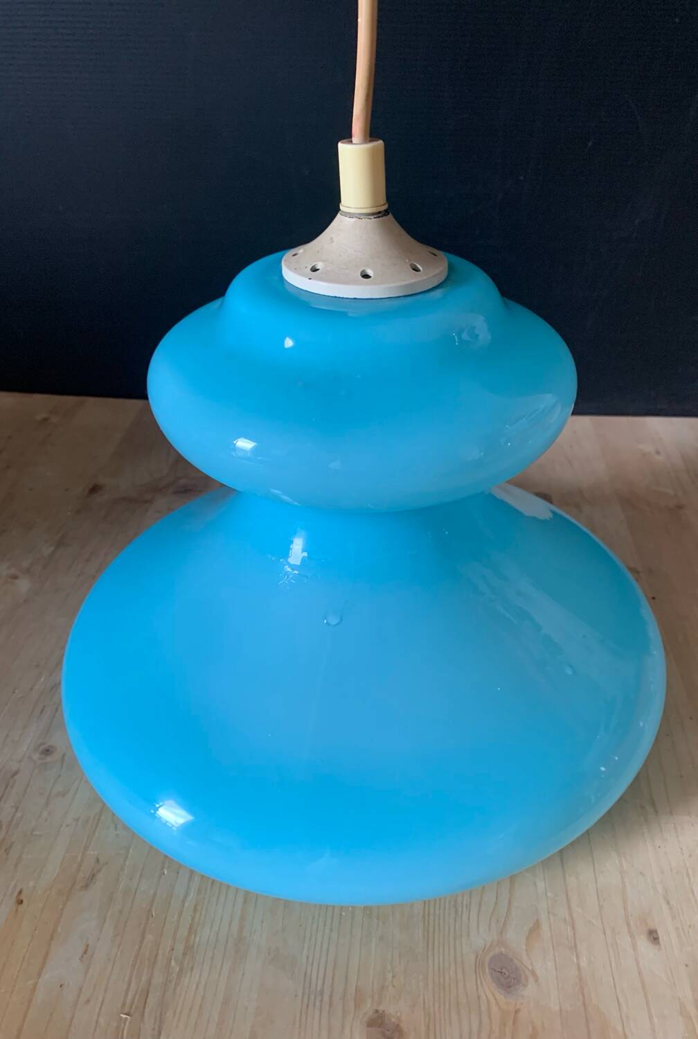 Suspension opaline bleu vintage