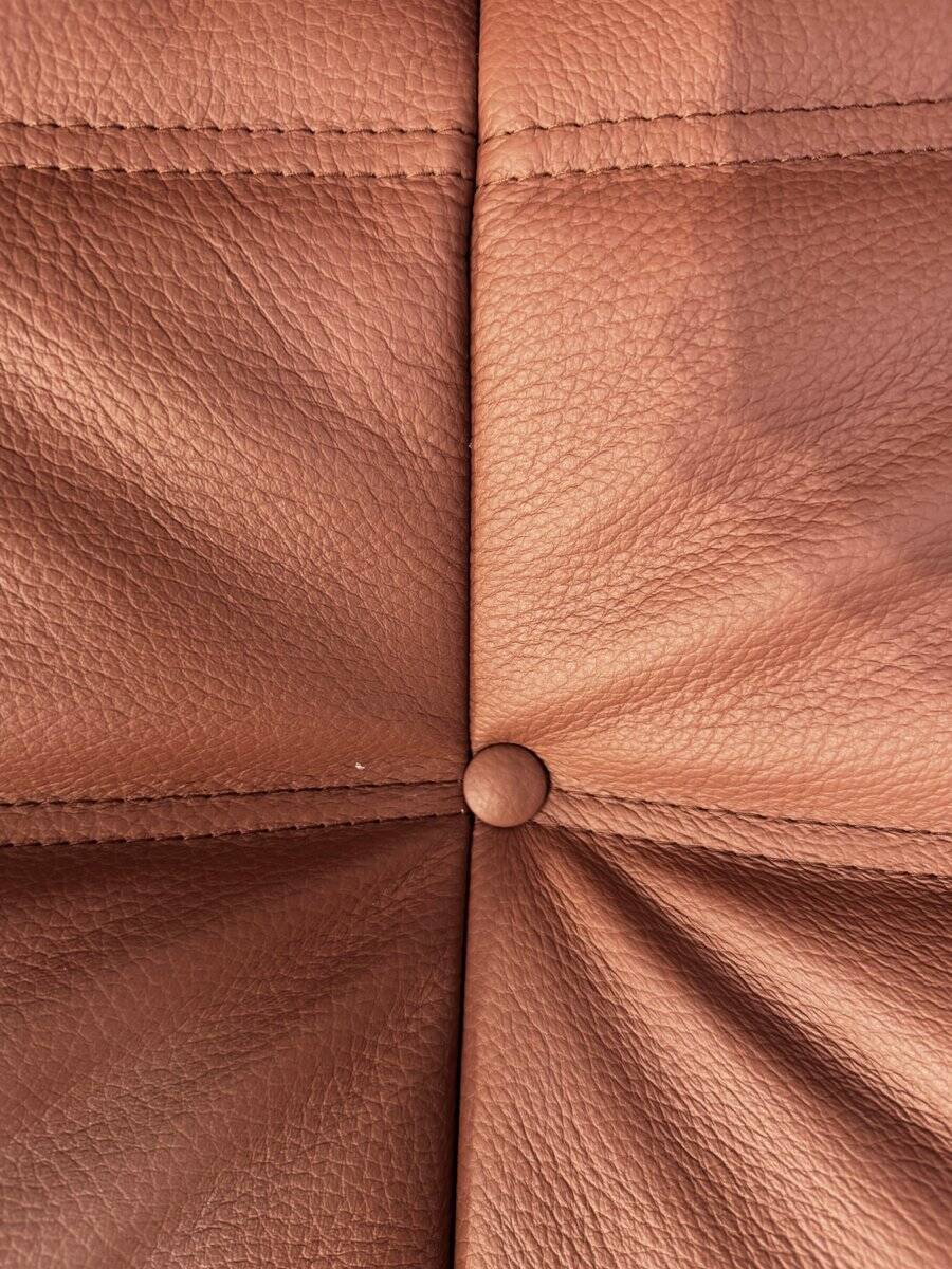 Canapé Togo français en cuir de vachette épais couleur cognac, signé Michel Ducaroy pour Ligne Roset
