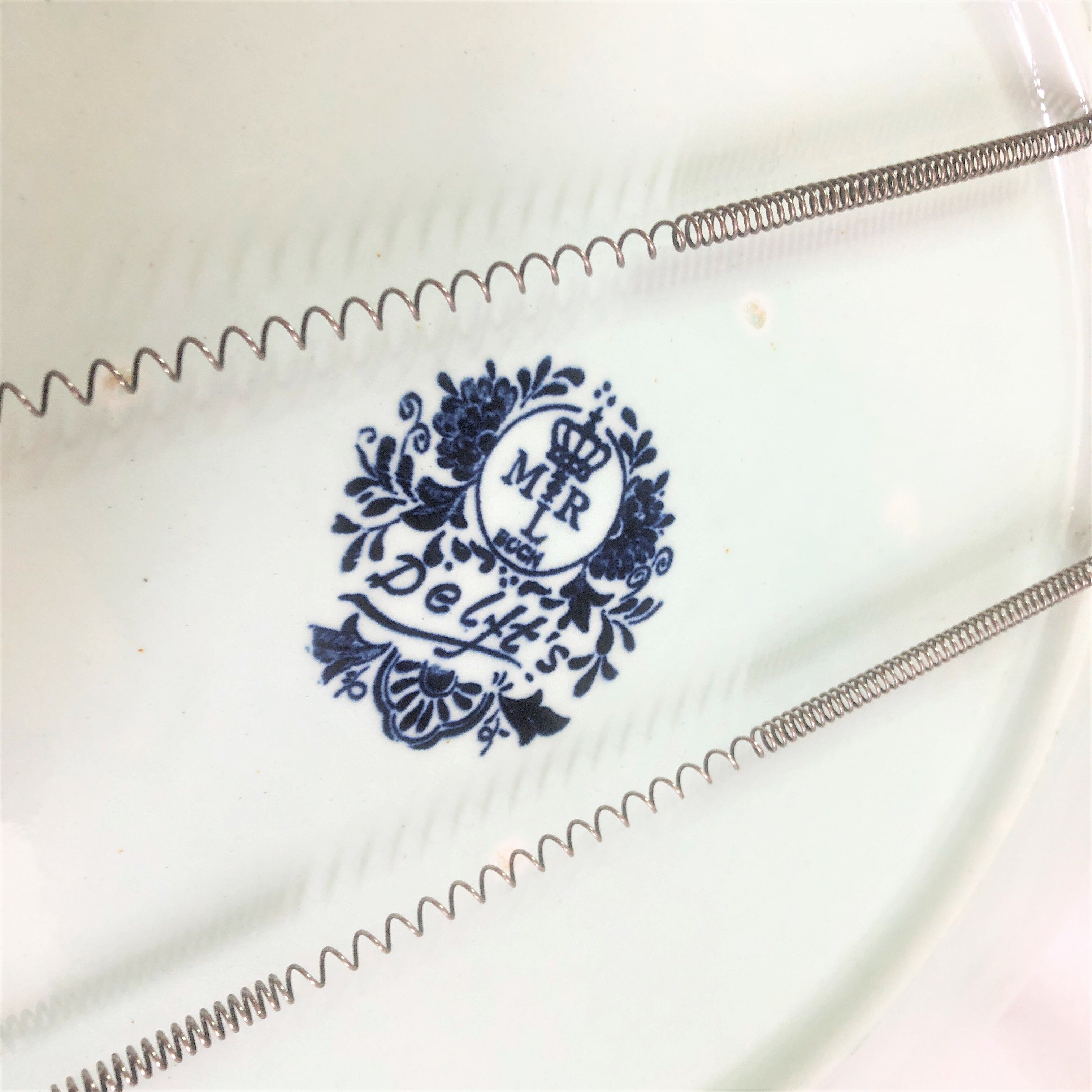 Hollow dish and wall hanger earthenware M.R.L Boch Delft's 39.5 cm