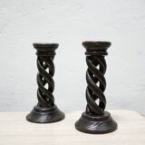 Paire de bougeoirs anciens en bois tourné
