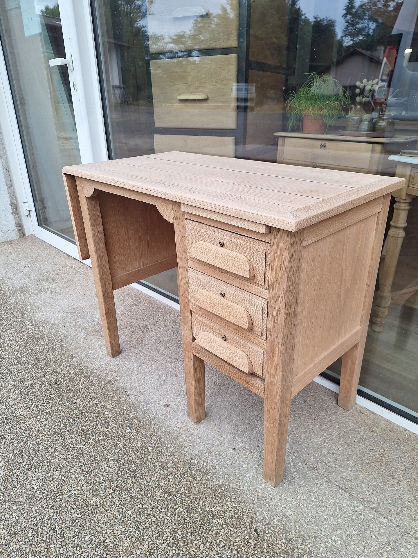 Child's desk