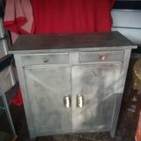 Buffet industriel parisien en metal