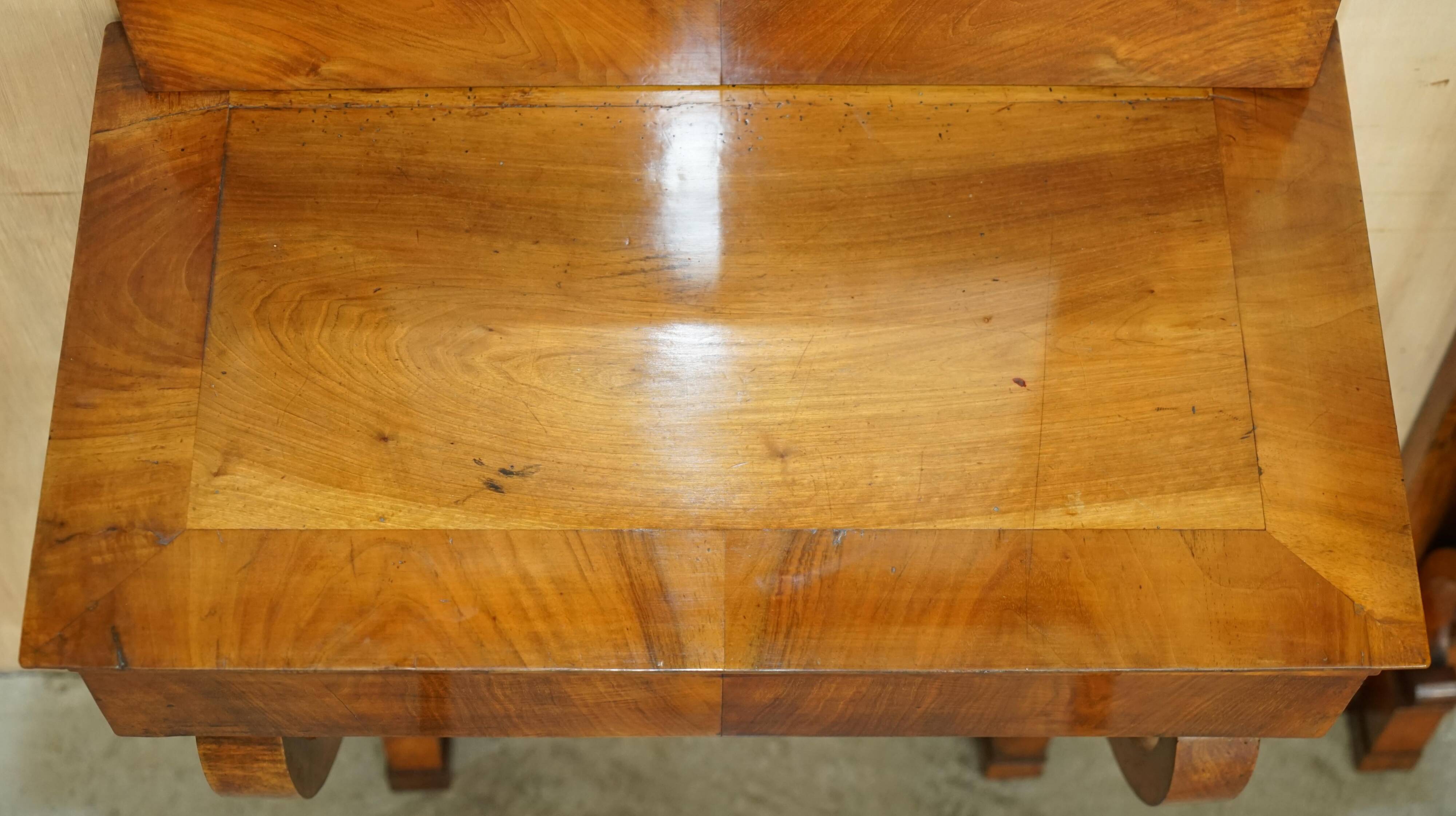 Pair of restored antique consoles from around 1815 in walnut, Regency style with mirror.