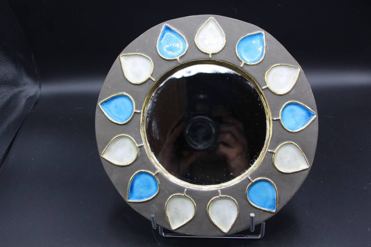 mirror model "pique" by Mithé Espelt