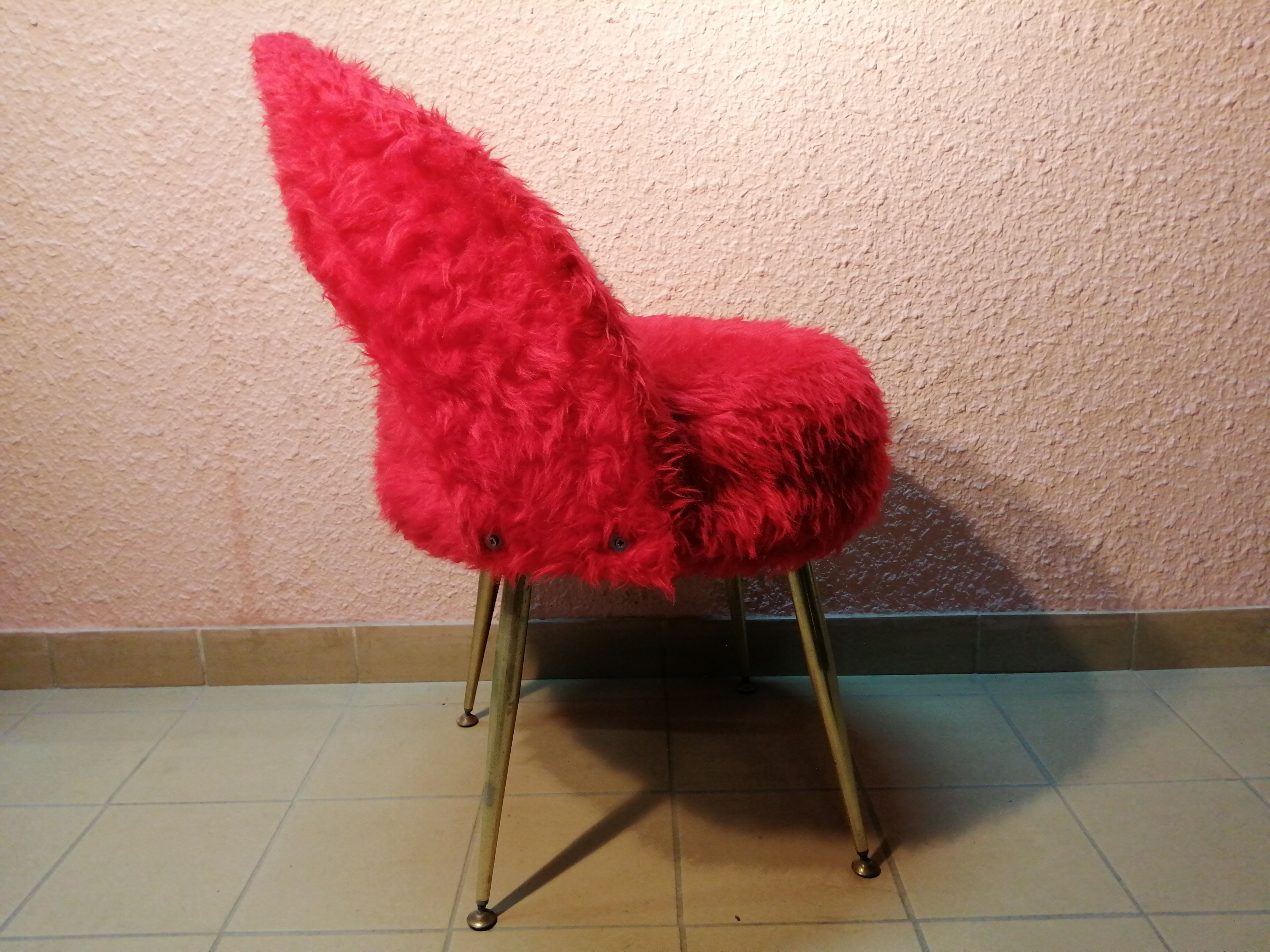 Pelfran-minded red Moumoute armchair