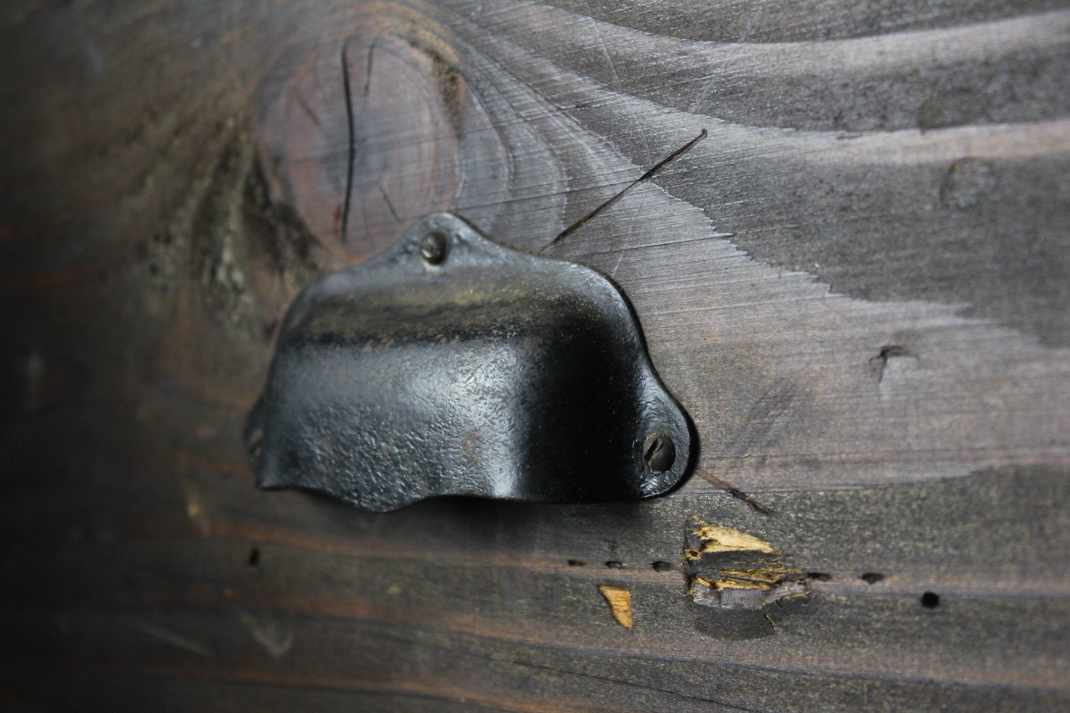 Double-sided cutlery cabinet