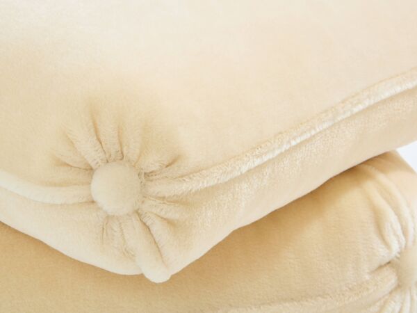 Jacques Charpentier paire de poufs velours mohair 1970