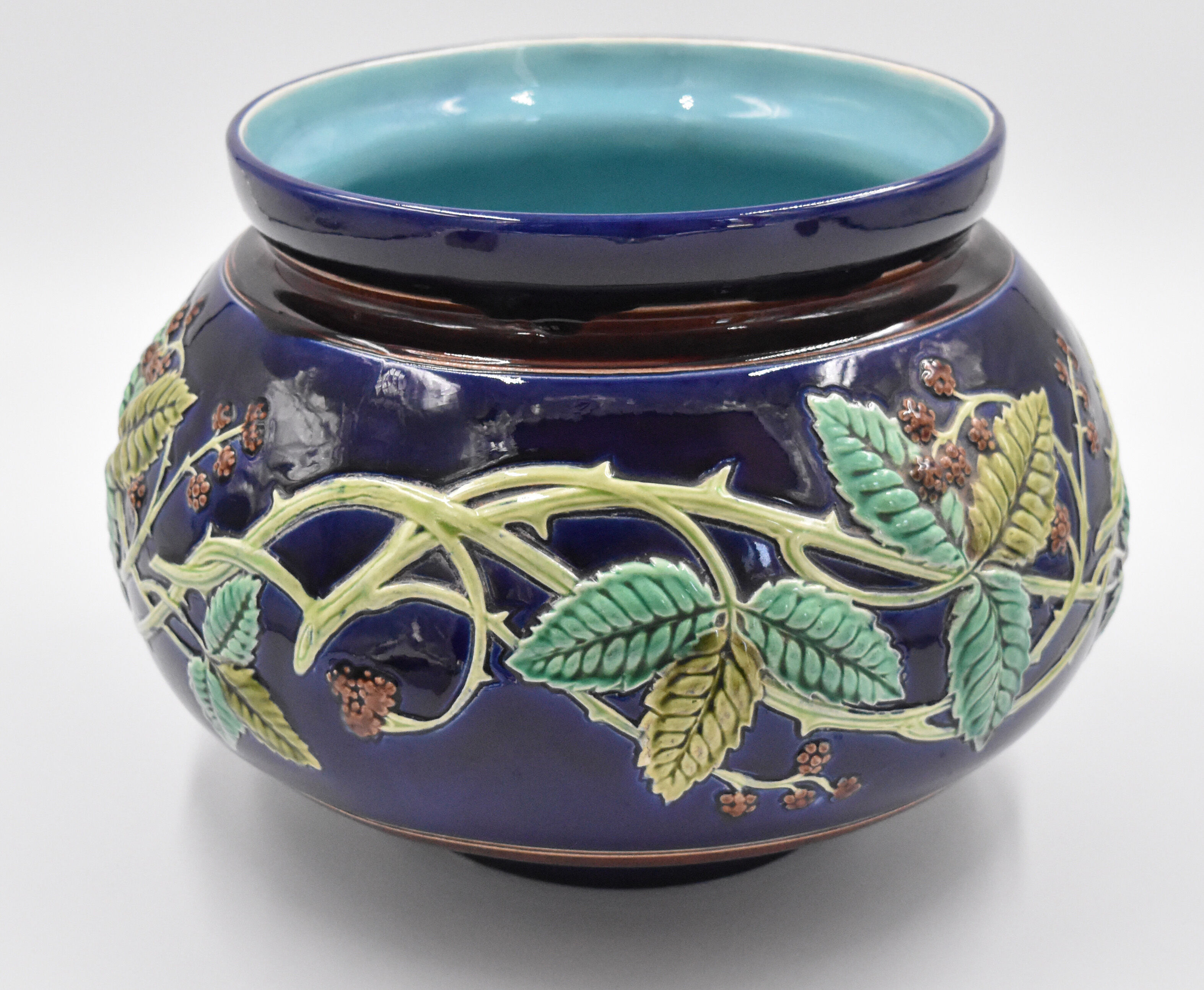 Cover-pot decor of murals in majolica Sarreguemines Majolica earthenware