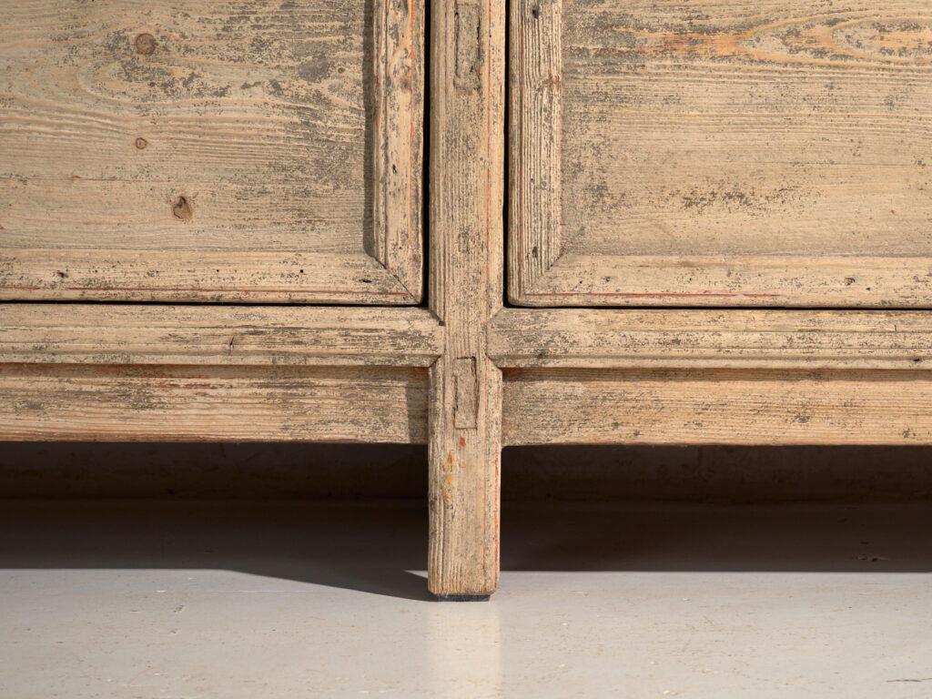 Buffet ancien en bois d’orme – Chine, vers 1950