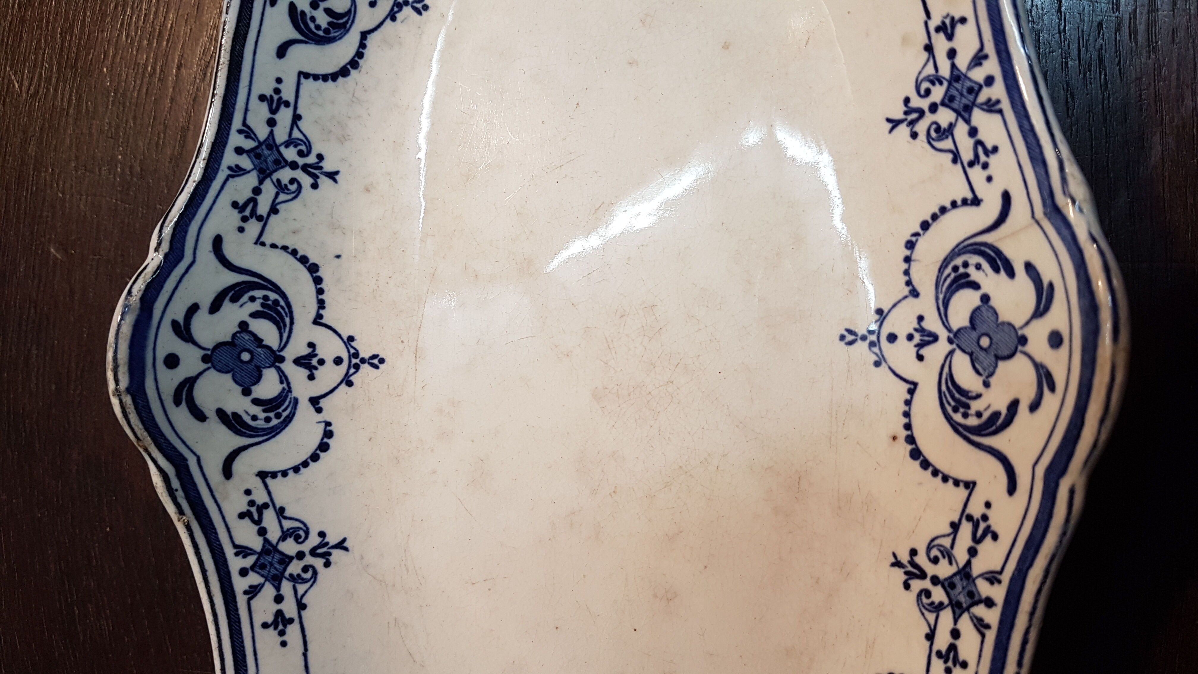 Small dish in earthenware Moustier