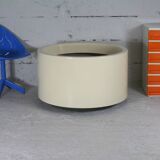 Important cylindrical planter in cream lacquered fiberglass, circa 1970