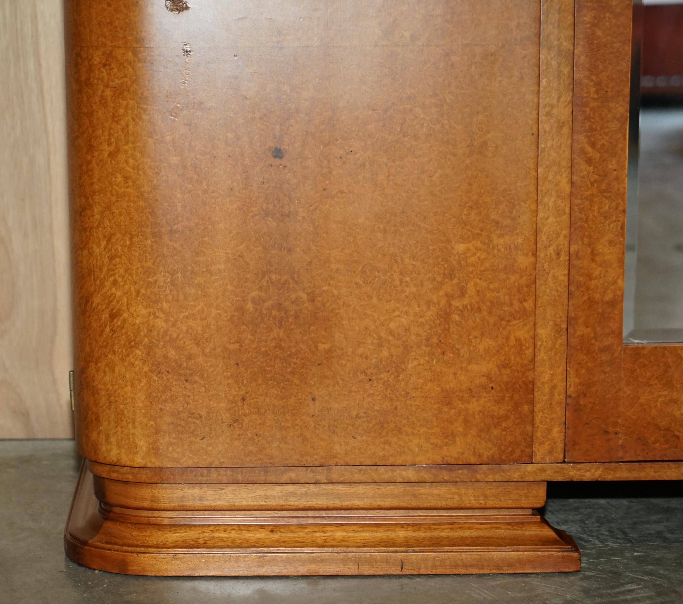 Armoire triple banque Art Déco en érable burr avec porte miroir, circa 1920