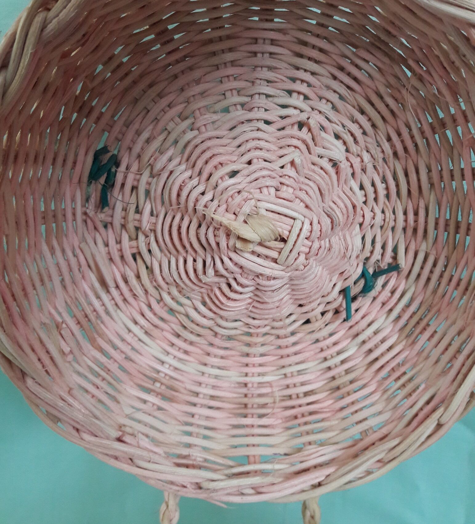 Wicker apple box