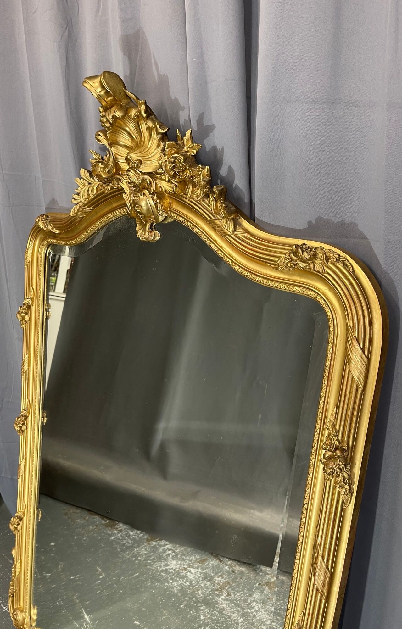 Mirror period XIXth Napoleon III, gilding gold leaf, very good condition