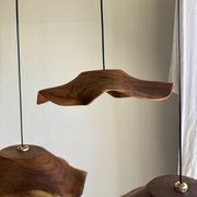 Moyenne suspension feuille plate ondulée en teck fleur lisse D:40