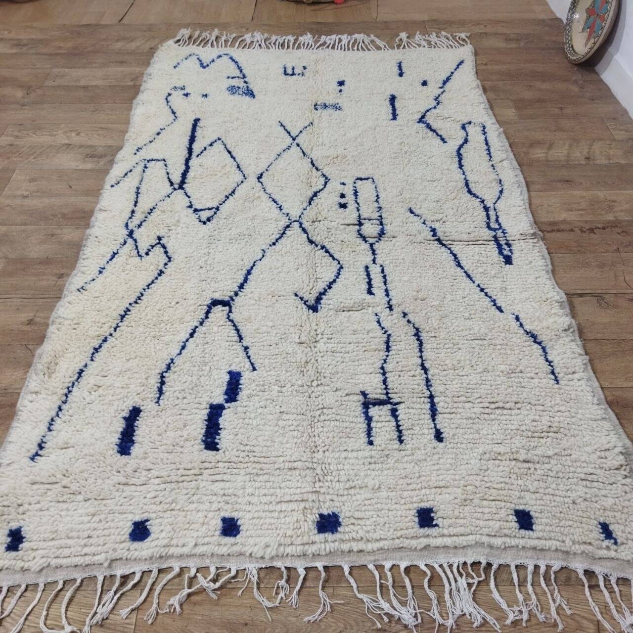 Moroccan Berber rug in cream and blue wool – 250 x 150 cm