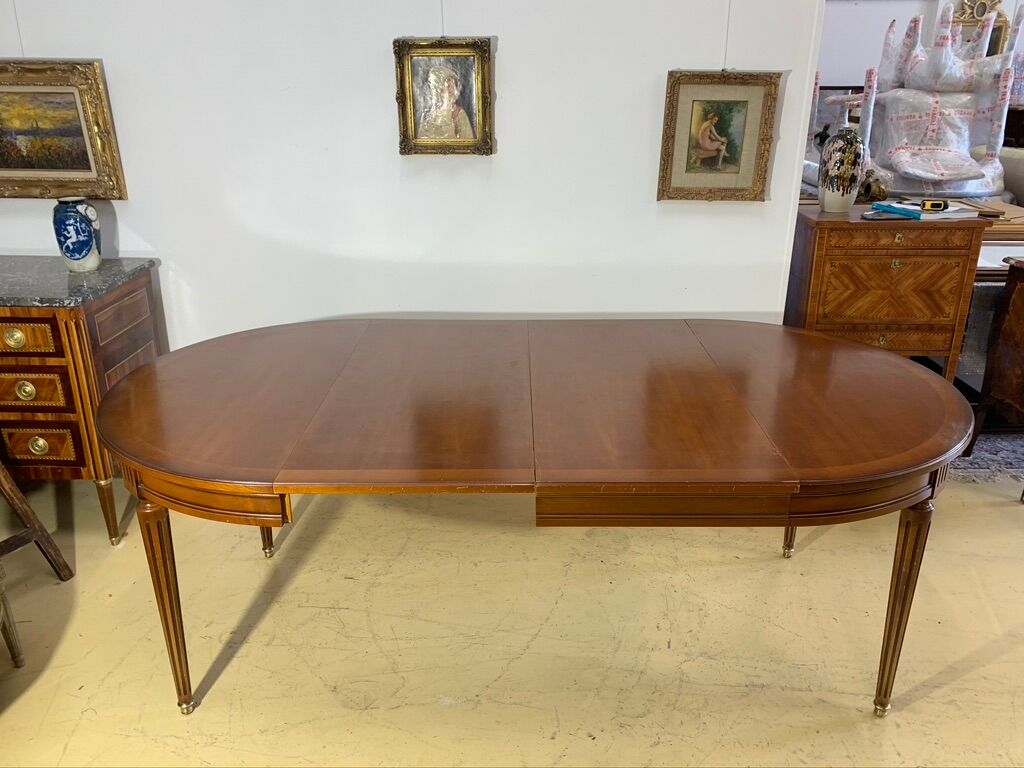 Louis XVl style round table in cherry with extensions