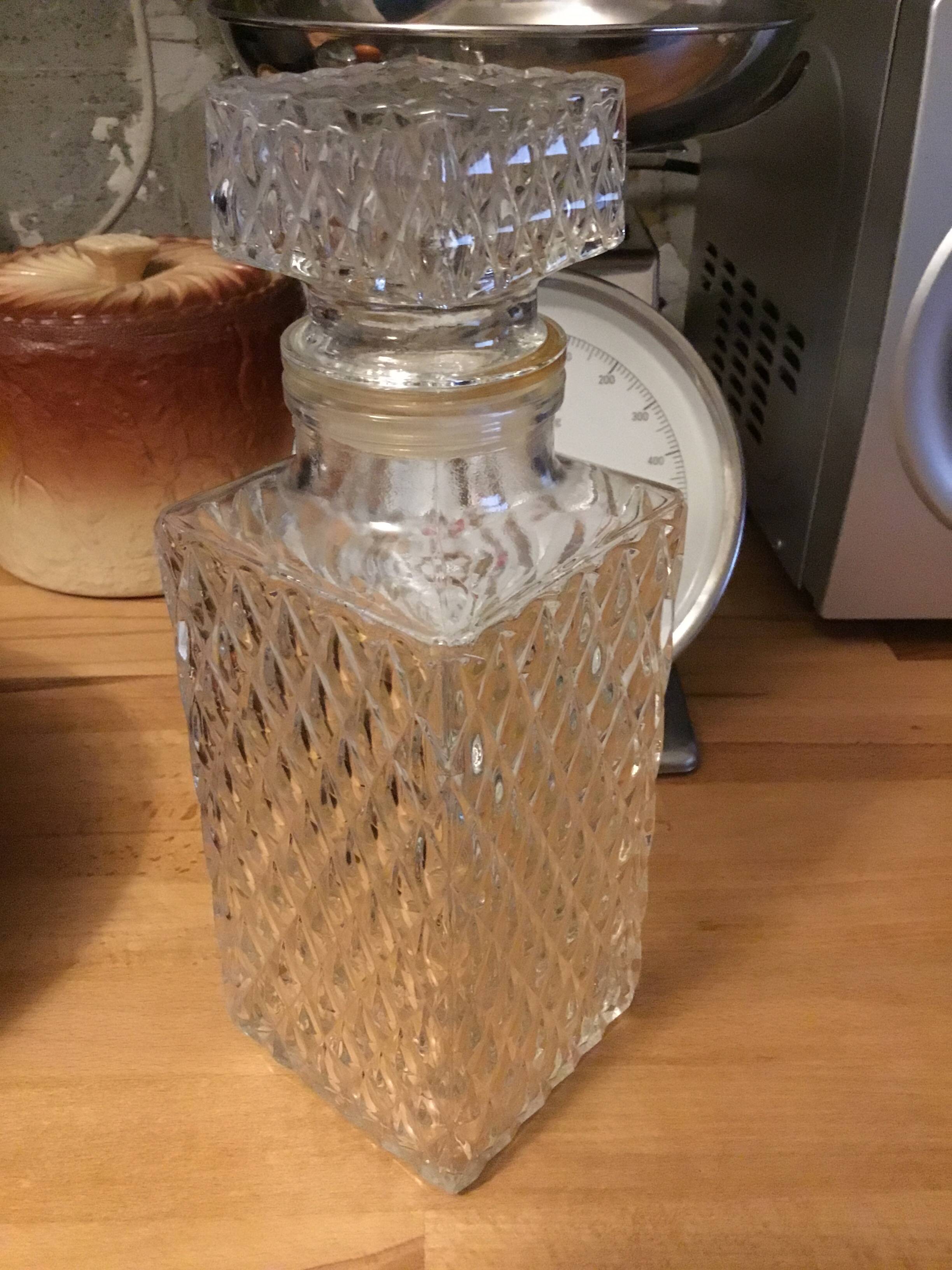 Whiskey decanter