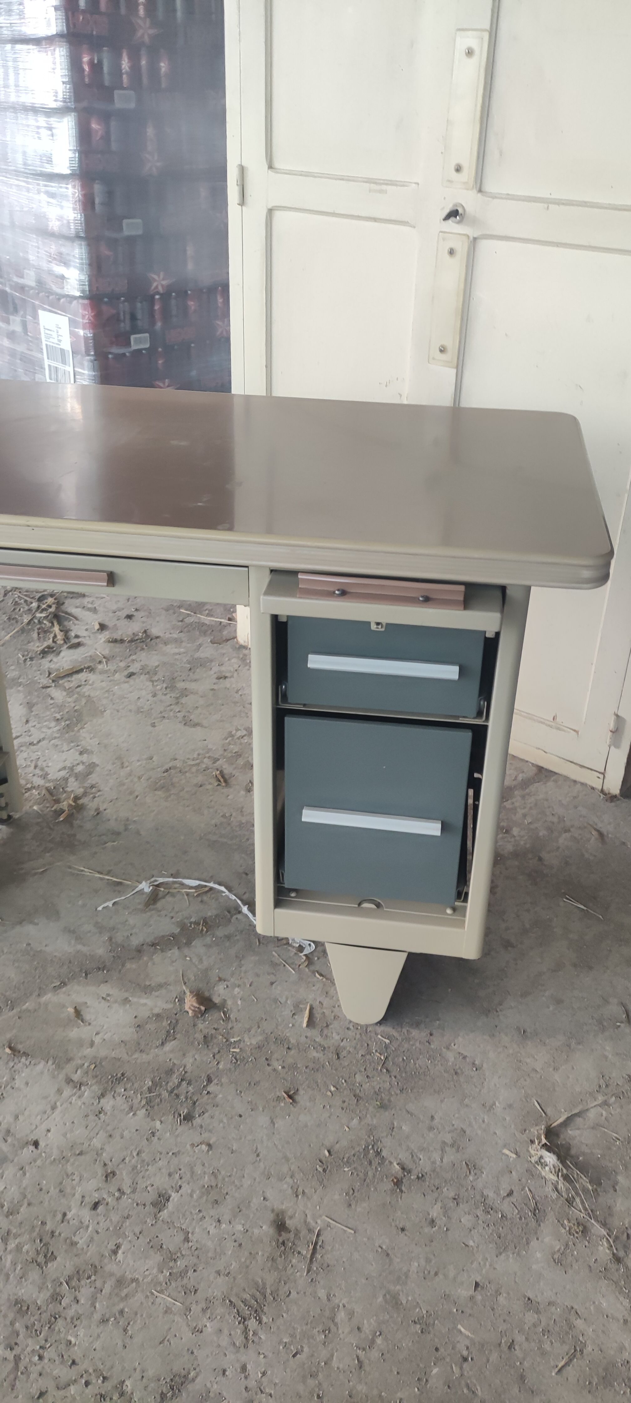 Metal desk of the 60s manufactured by RCB