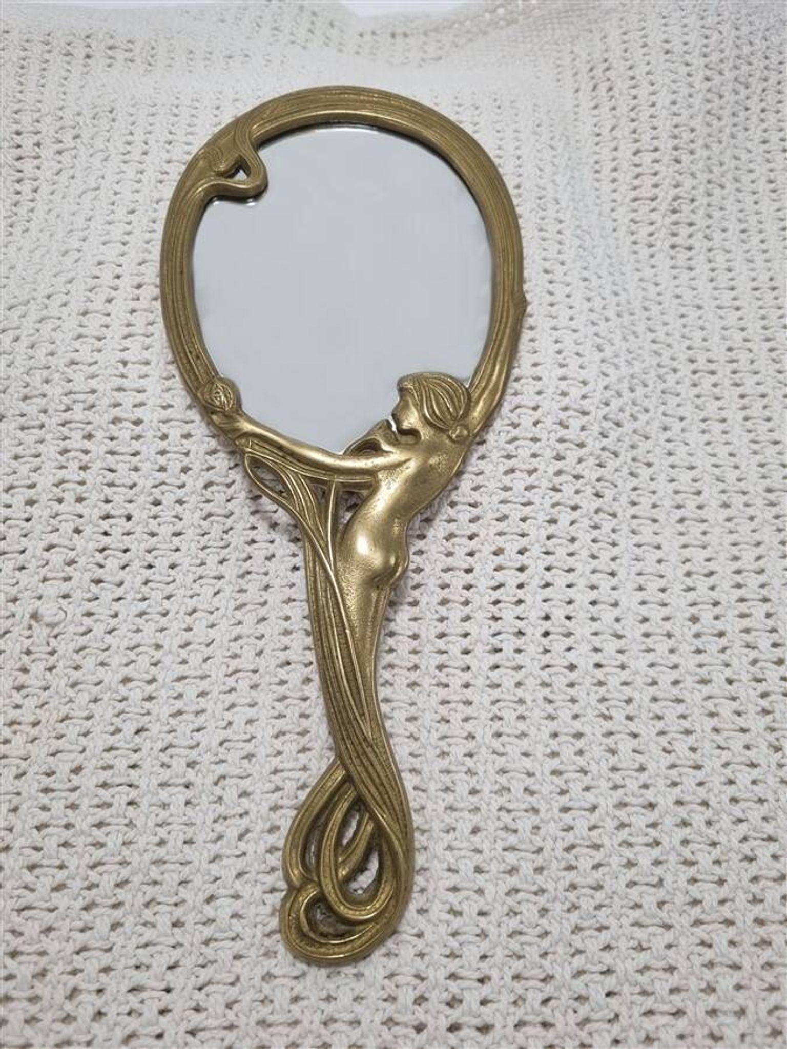 Hand mirror