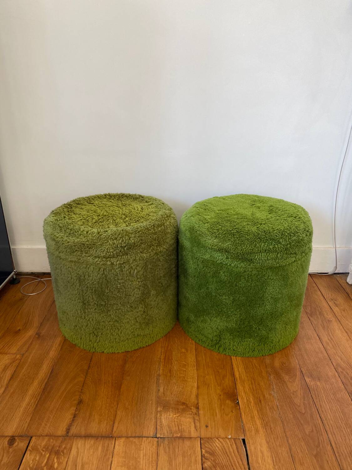 Lot 2 green fur poufs from the 70s