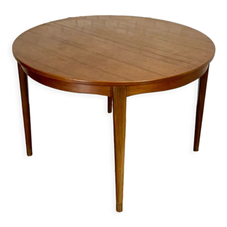 Scandinavian extendable round table 1960