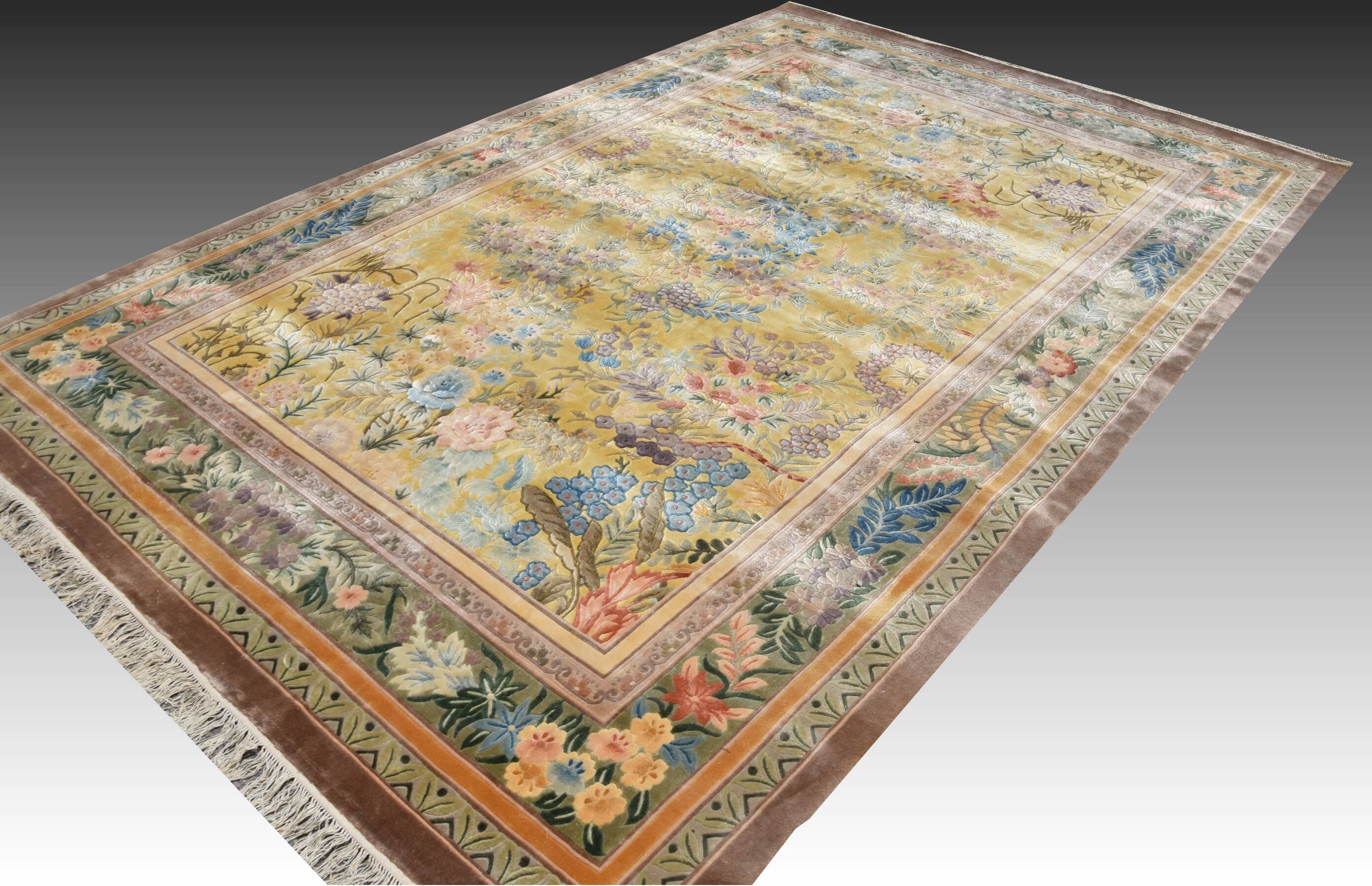 Art Deco carpet Shanghai China 100% pure silk - entirely handmade. Size: 2.00 X 300 meters.