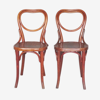 Lot de deux chaises Thonet n°28 cœur, assise bois perforées -1903