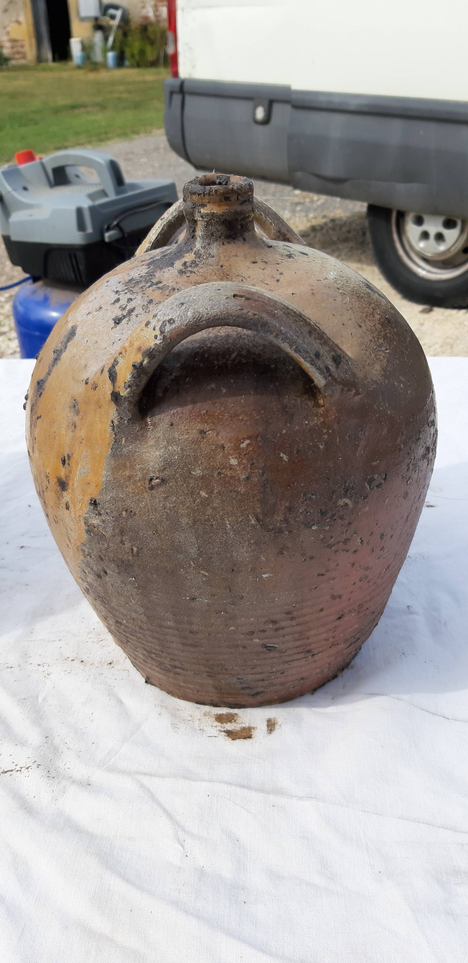 2 potiches in sandstone 19th