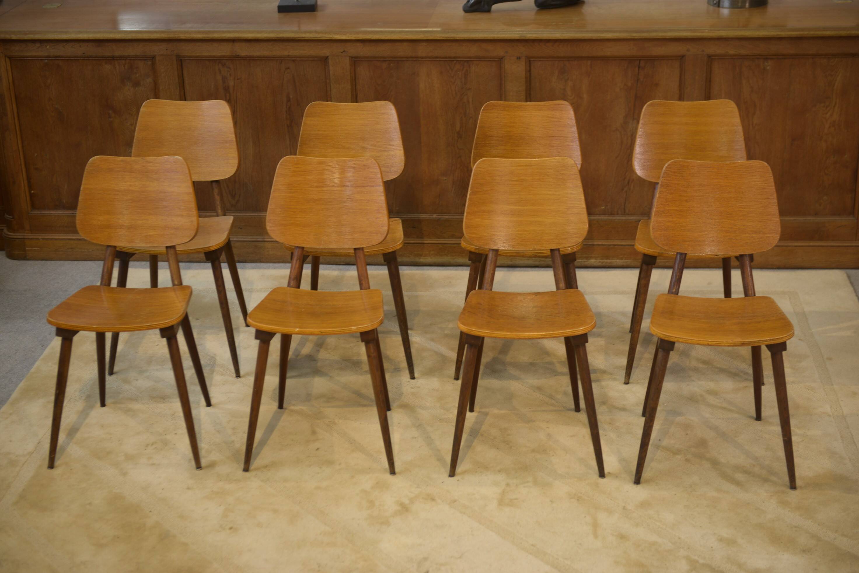 Set of 8 oak chairs from the 1960s.
