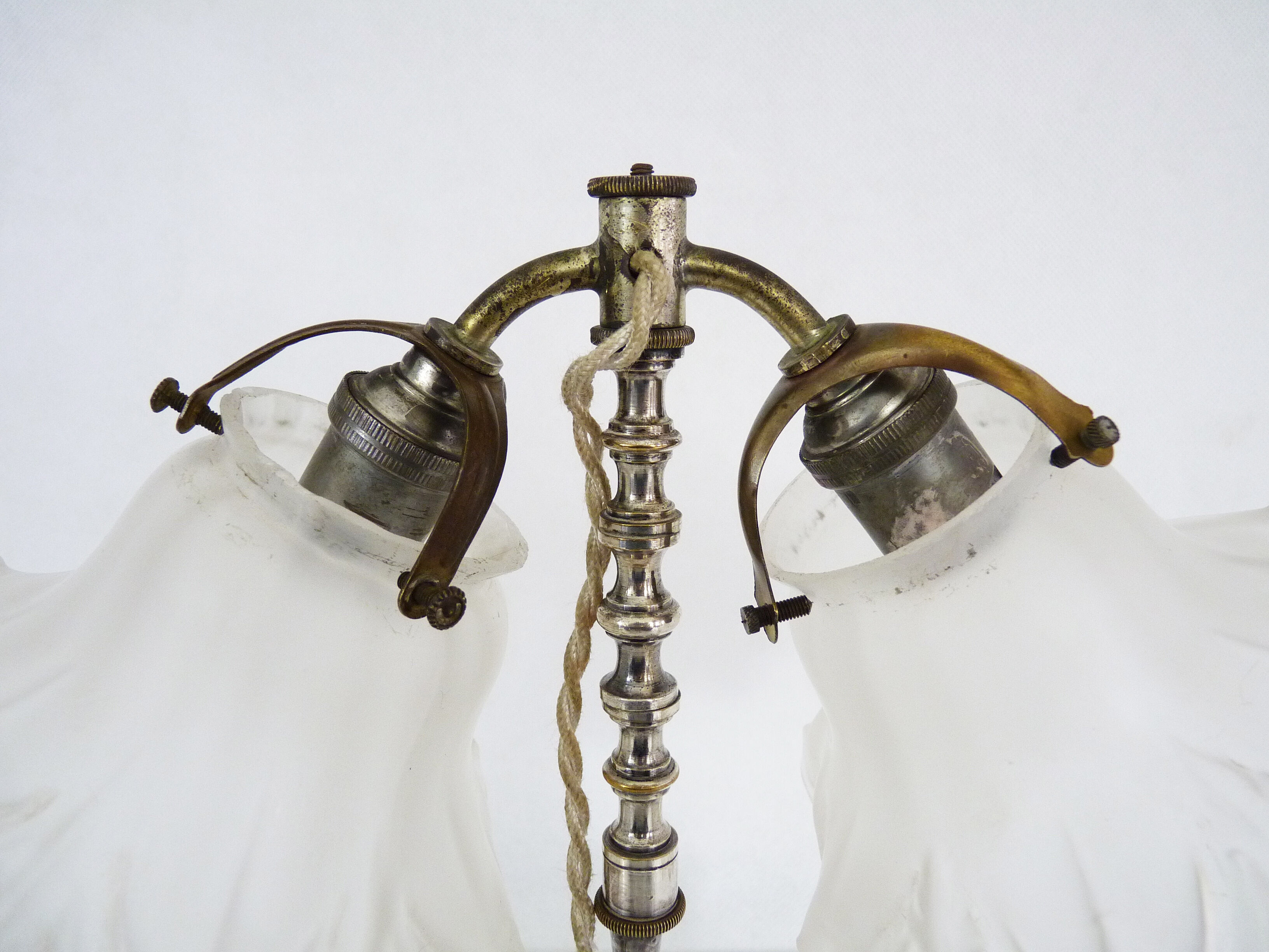 Art Deco ink lamp in silver metal and glass paste tulip. Anne 30