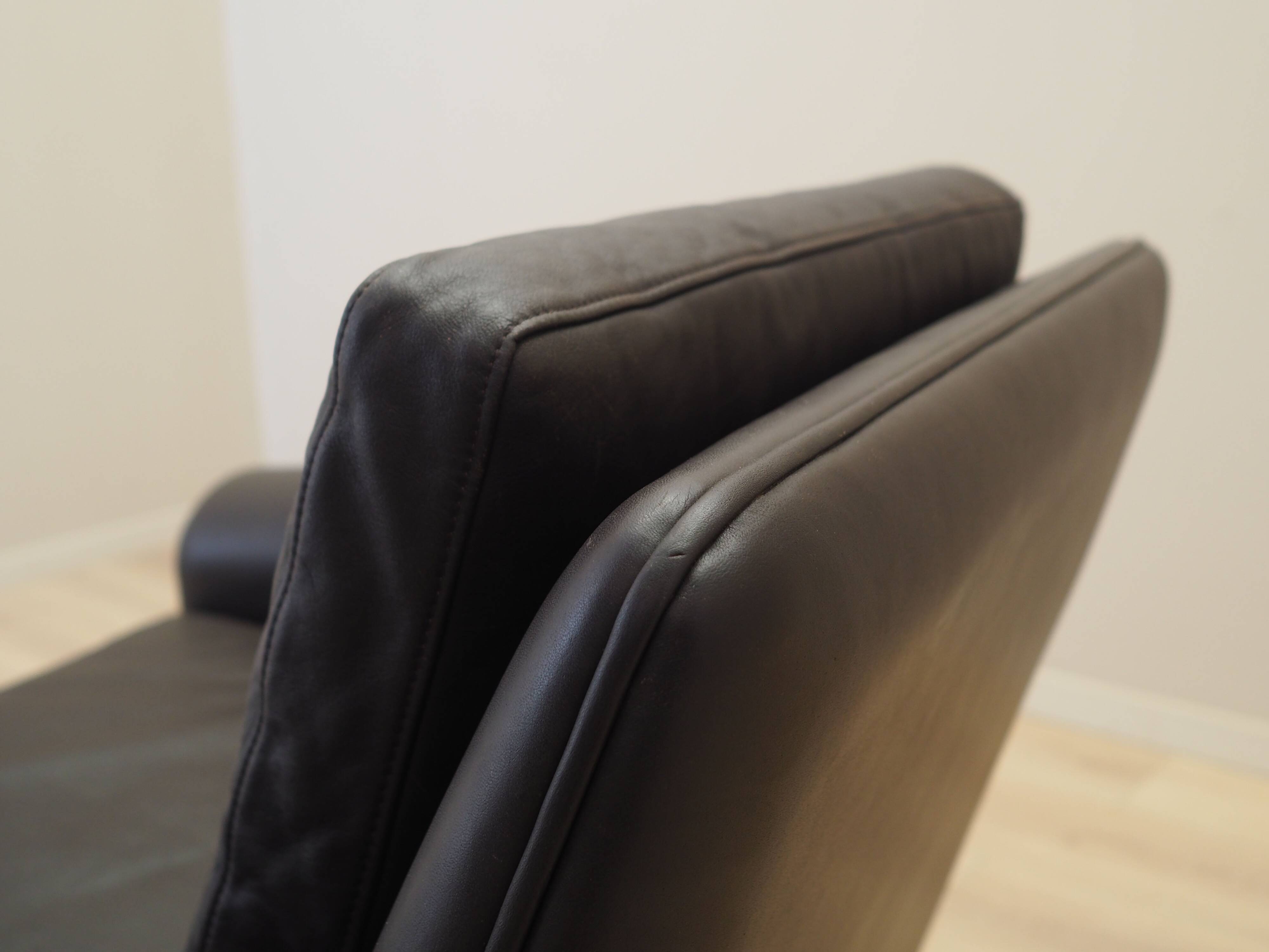 Fauteuil en cuir marron, design danois, années 1960, designer : Aage Christiansen.