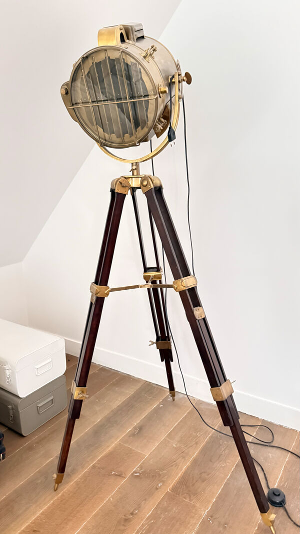 Lampe projecteur marine Maison Coloniale – laiton et acajou mas