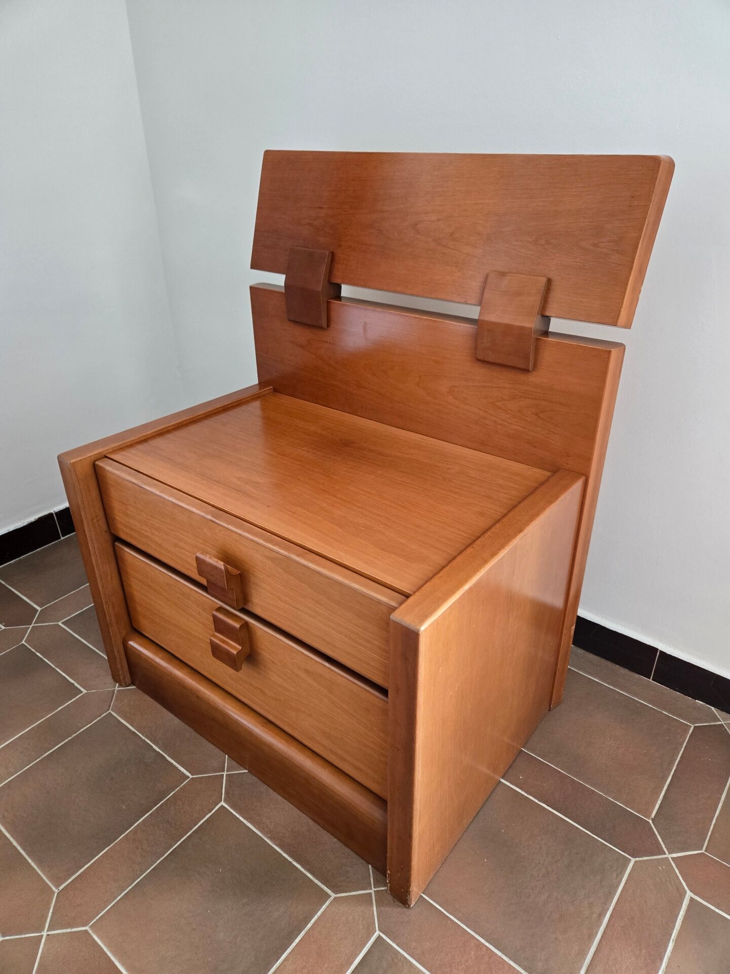 Pair of vintage bedside tables with high backrest in wood - 1970s