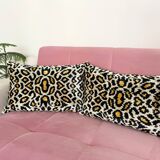 Coussin Ikat en velours panthère