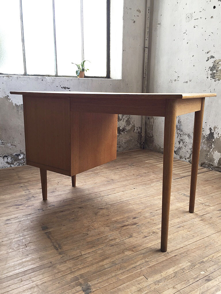 Habs Scandinavian desk