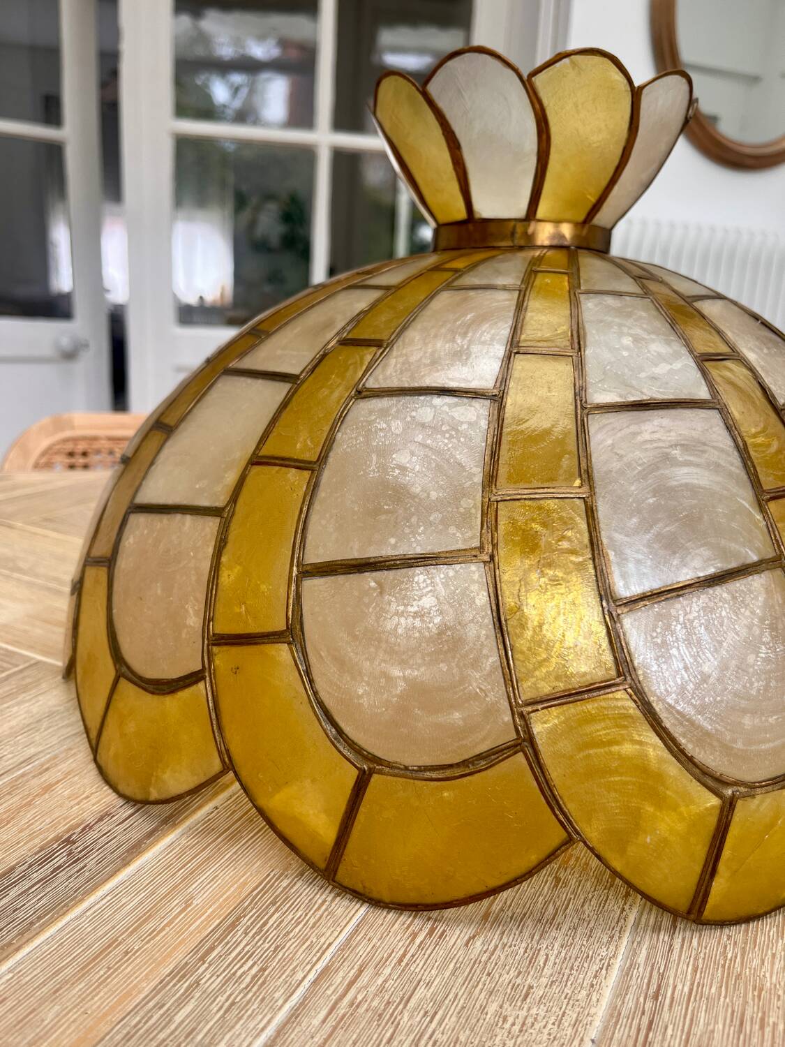 Mother-of-pearl "Sun" pendant