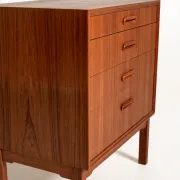 Coffre scandinave en teck à quatre tiroirs