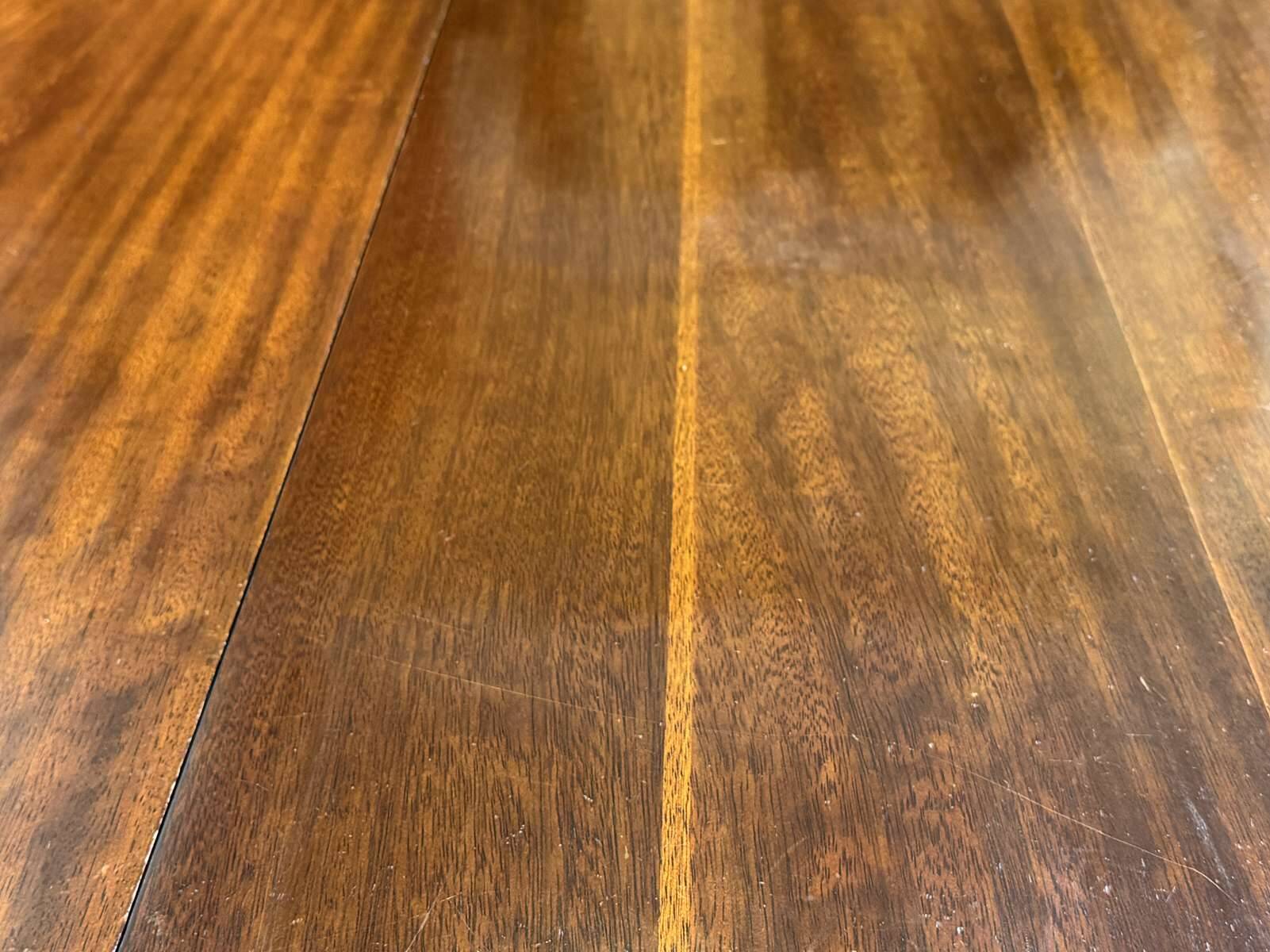 Victorian-style mahogany English table with 3 extensions.