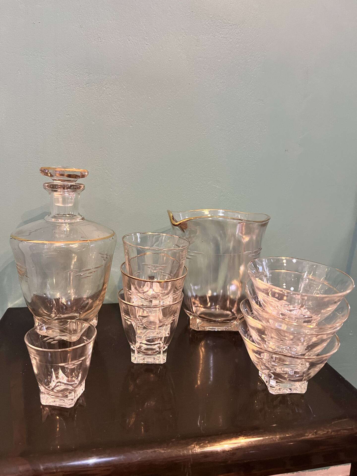 Vintage glass table service, square base and gold trim – Years